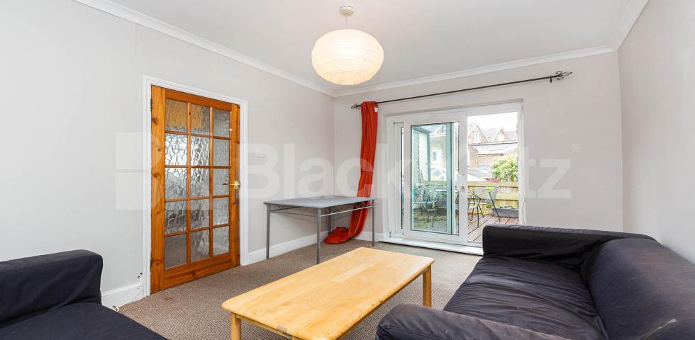 			PRIVATE ROOF TERRACE, 3 Bedroom, 1 bath, 1 reception Flat			 Upper Tollington Park N4, FINSBURY PARK / STROUD GREEN